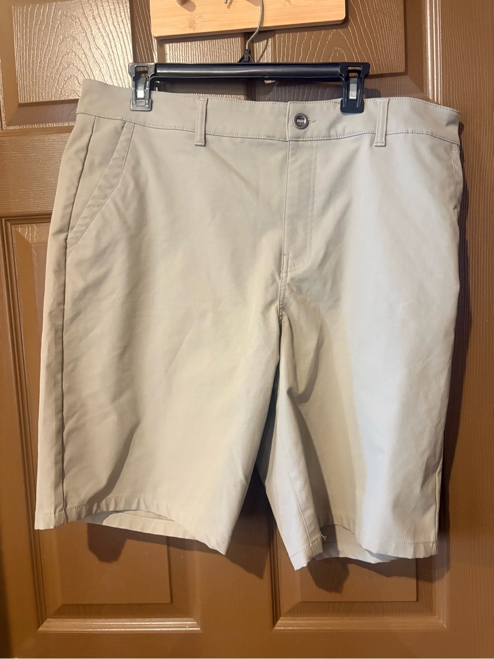 Men's Flat-Front Shorts in Light Khaki